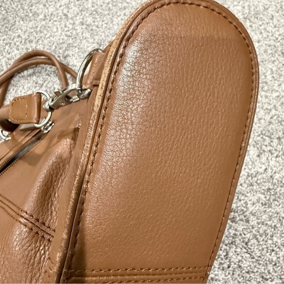 Clark’s Tan Genuine Leather Convertible Backpack Shoulder Bag Classic Preppy main image 6